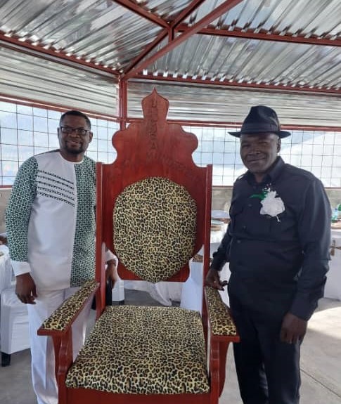 RVTC donates a Majesty Chair to the newly coroneted Queen (Hompa)